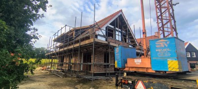 Nieuwbouwwoning van Daan Roeleveld in Lattrop met uitdagend metselwerk in voorbereiding, gebouwd door Warmes.